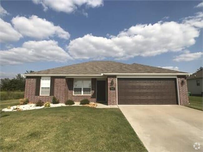 Building Photo - Beautiful 3 bedrooms house in Centerton!