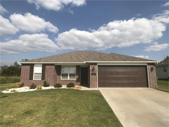 Beautiful 3 bedrooms house in Centerton! - Beautiful 3 bedrooms house in Centerton!