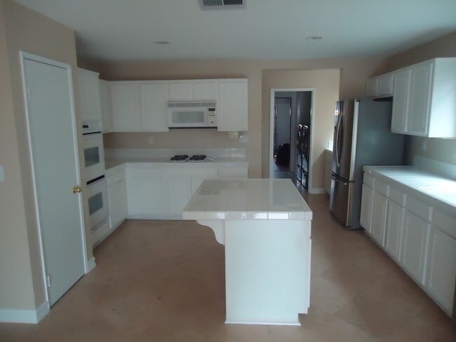 Photo - Huge 4 bedroom Masterpiece in the Terra Vista Community For Rent