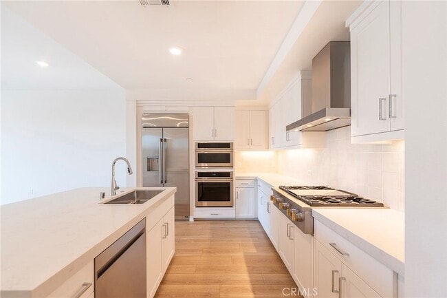 Photo - 3211 Rivington