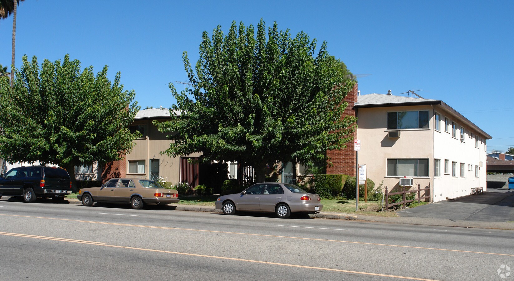 Photo - 4930 Woodman Ave