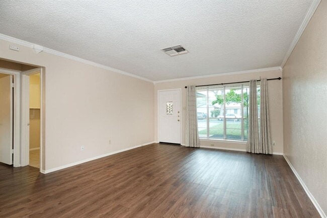 Photo - 10419 Firethorn Ln