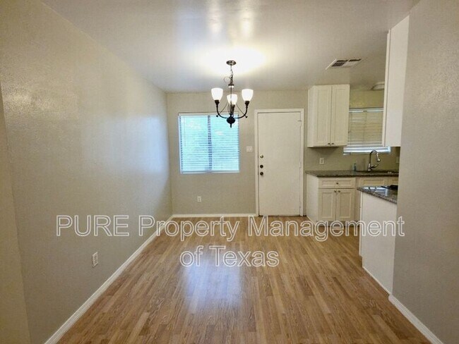 Photo - 8508 Romney Rd