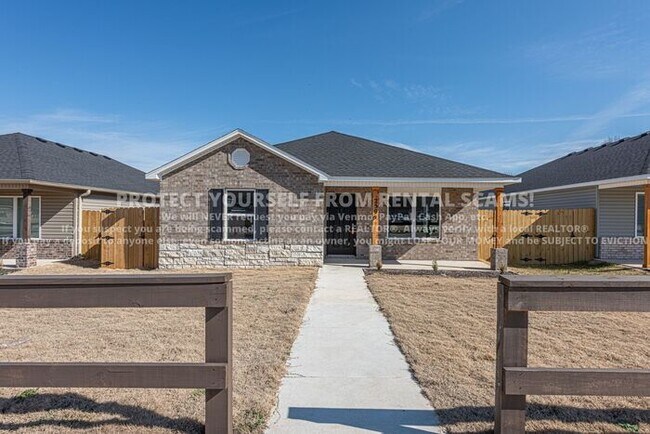 Building Photo - 2590 S Ouachita Dr