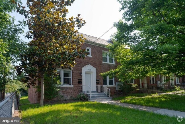 Building Photo - 1500 V St SE Rental