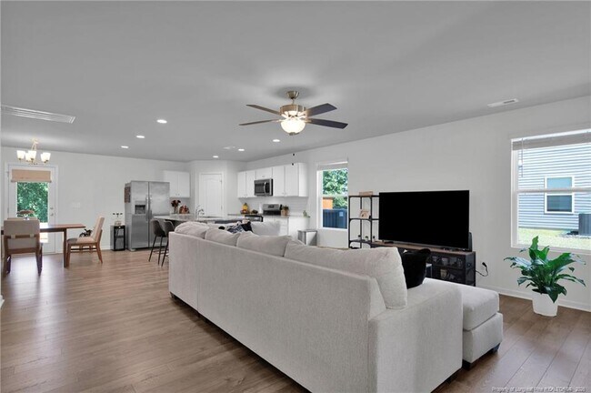 Photo - 156 Chinook Ln