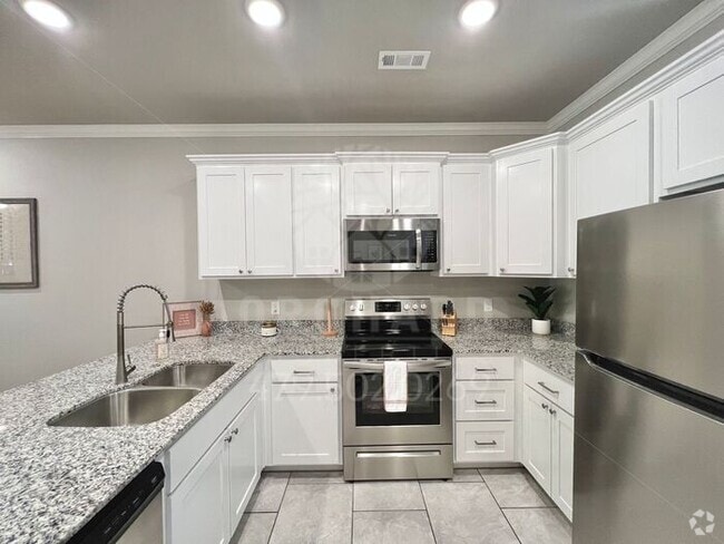 Building Photo - CC3 | Cedar Crest Farmington Rental