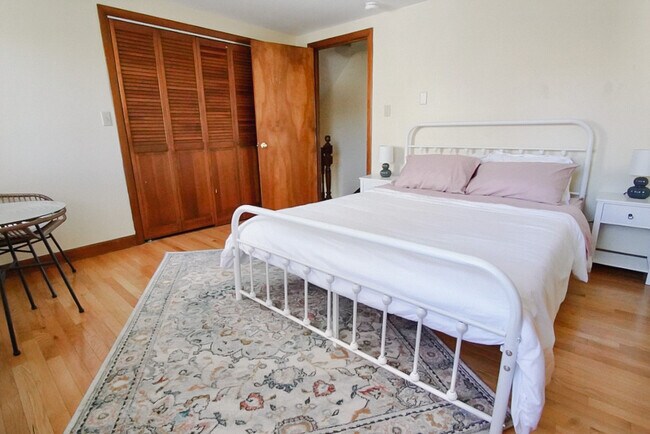 Queen Bedroom - 13 Eastern Promenade Unit C