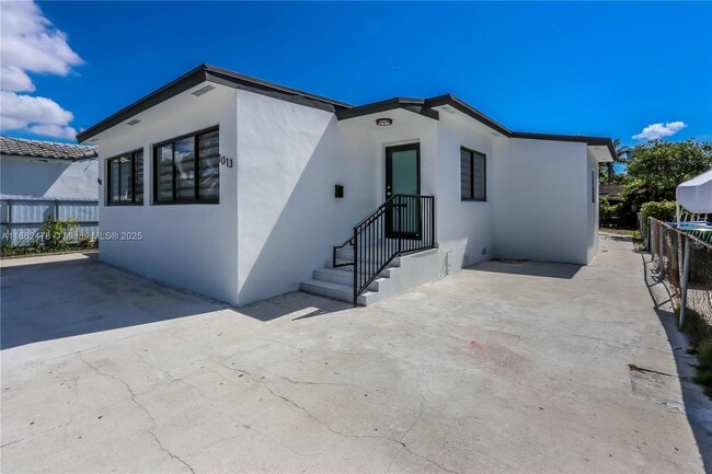 Building Photo - 1013 SW 9th Ave Unit 1 Rental