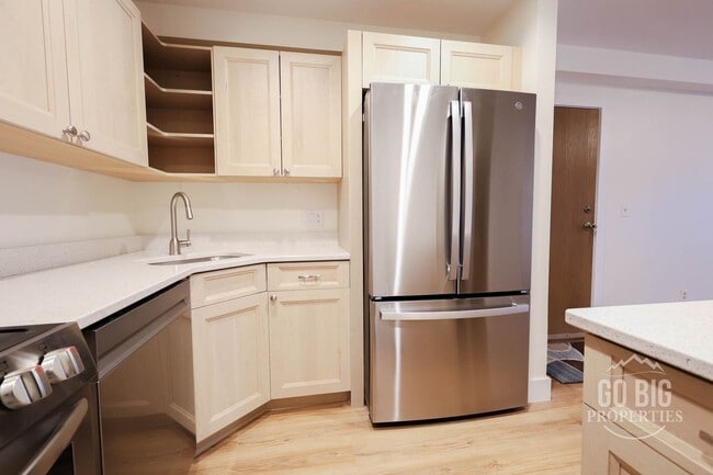 Fully Renovated Condo - Fully Renovated Condo