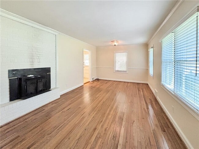 Photo - 6058 Harleston Rd NE