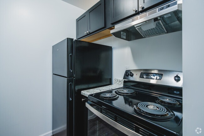 1BR, 1BA - 642SF - Kitchen