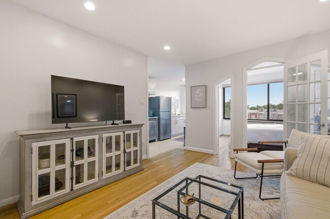 Photo - 305 C St NE