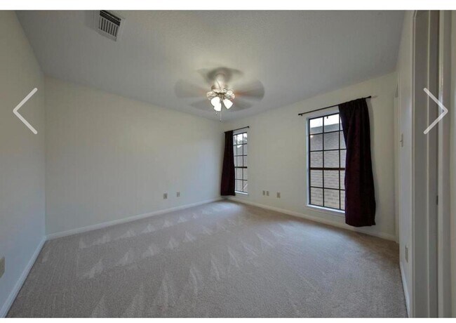 Photo - 6990 Oakwood Park