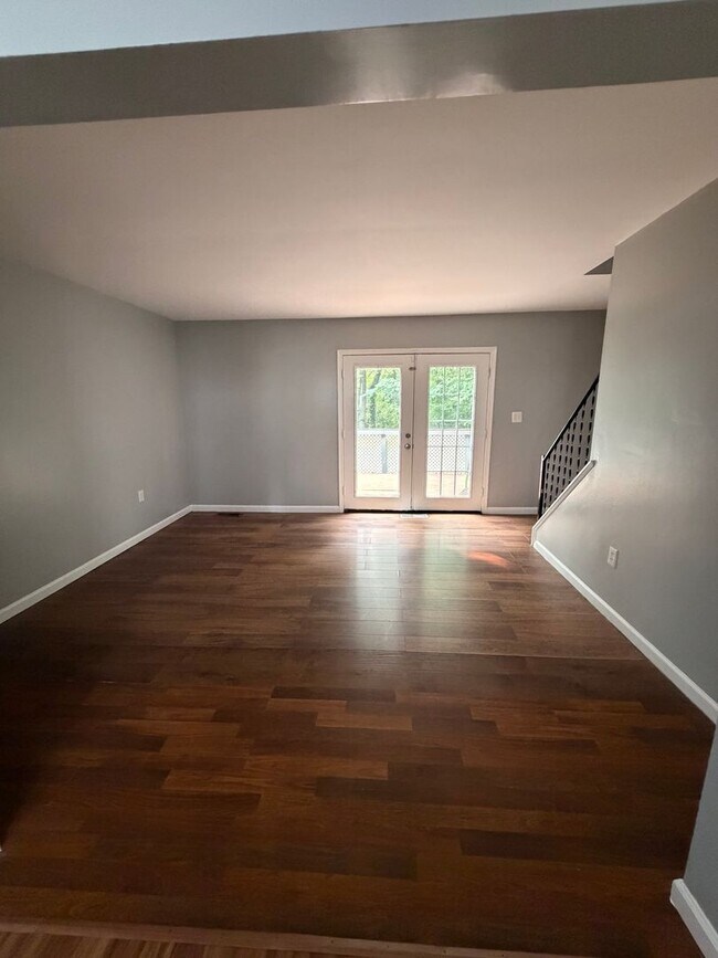 Photo - SEQUOIA TOWNHOUSE FOR RENT