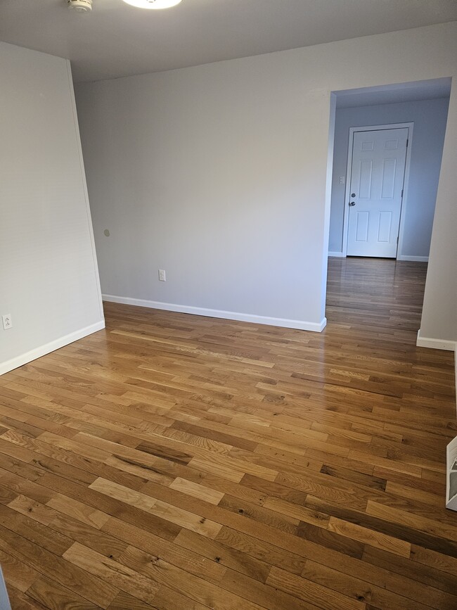 Building Photo - 10 Ring St Unit 10 Rental