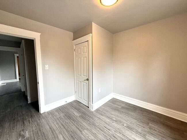 Photo - 109 Blake St