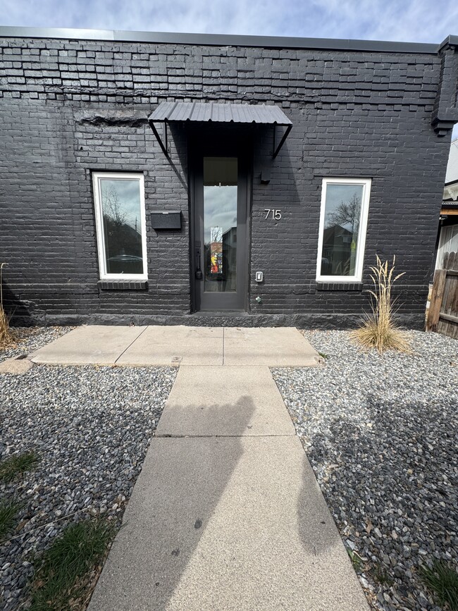 Photo - 715 W 9th Ave
