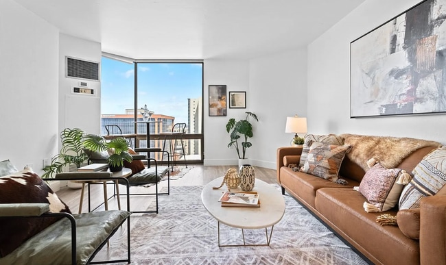 Building Photo - 1625 Larimer St Unit 1806