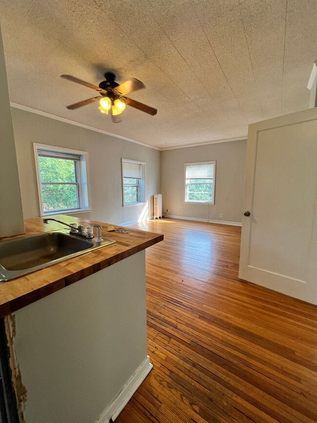 Building Photo - 3116 Fremont Ave S Unit 2