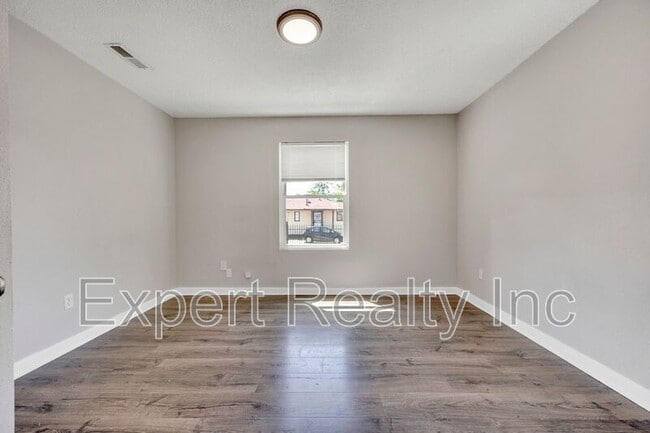 Photo - 1037 57th St