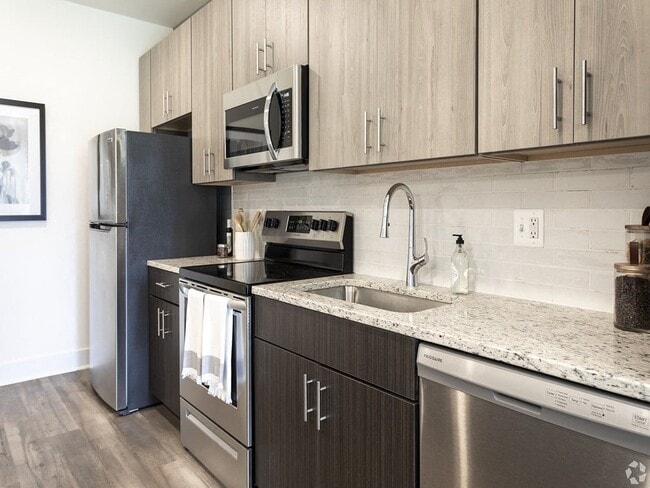Fieldside Grande Apartments & Townhomes