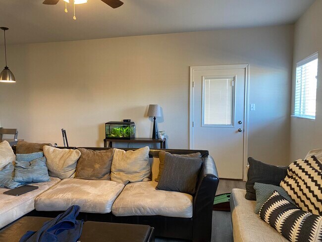 Photo - 525 N Chicago Ave