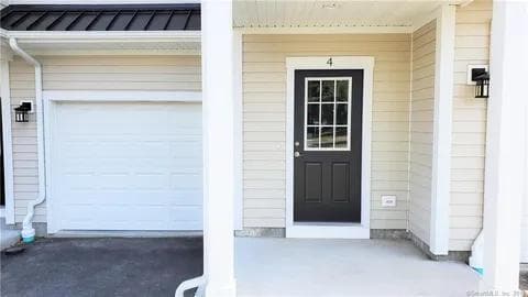 Photo - 38 Triangle St