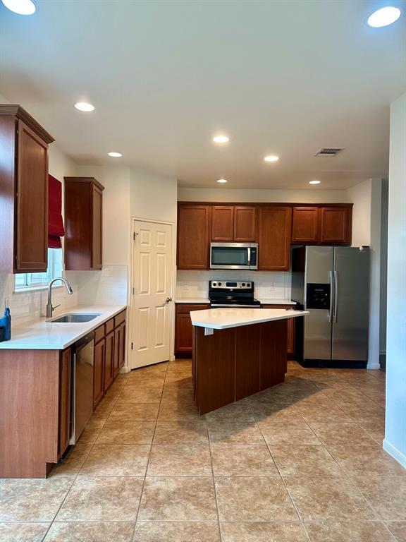 Photo - 512 Eberhart Ln