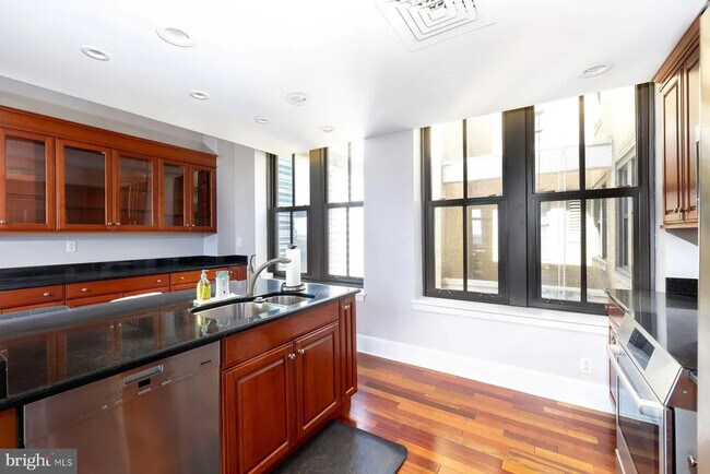 Photo - 1500 Chestnut St Unit 20A