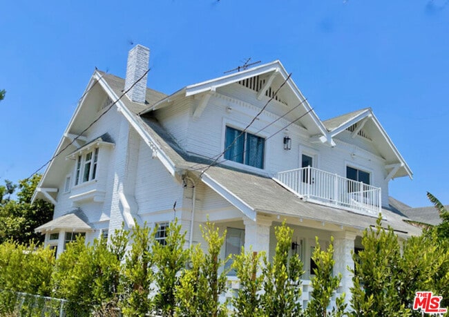 Building Photo - 1157 Irolo St