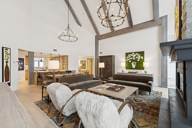 Photo - 168 Chem. au Pied de la Montagne Unit 10