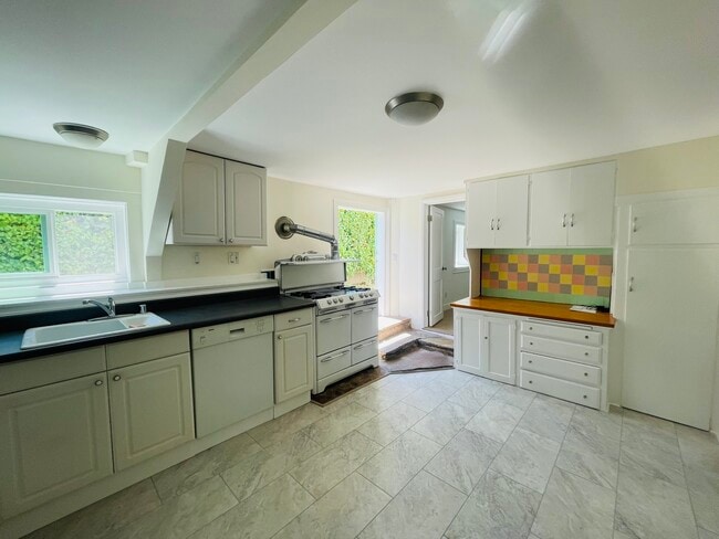 Building Photo - 93 Medway Rd Unit 93 Medway