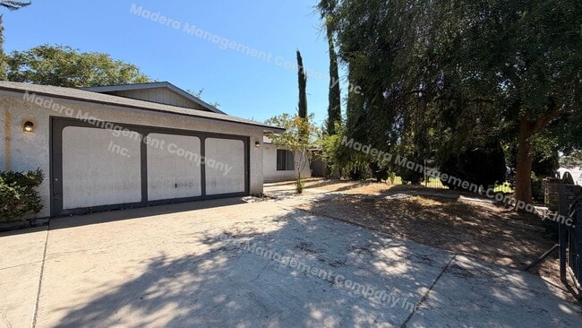 Photo - 4 bed/2 Bath - Available now
