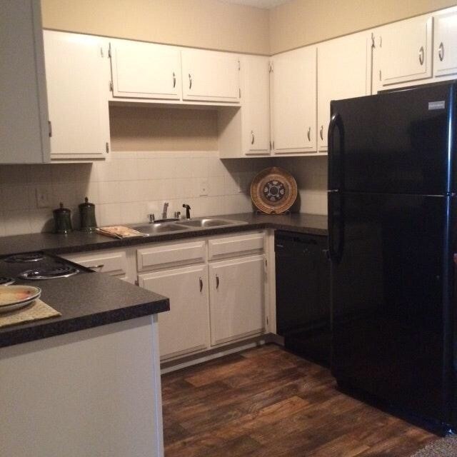 Kitchen - 815 S Main St Unit 1B
