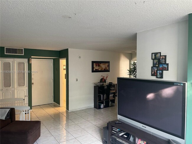 Building Photo - 17021 N Bay Rd Unit 326