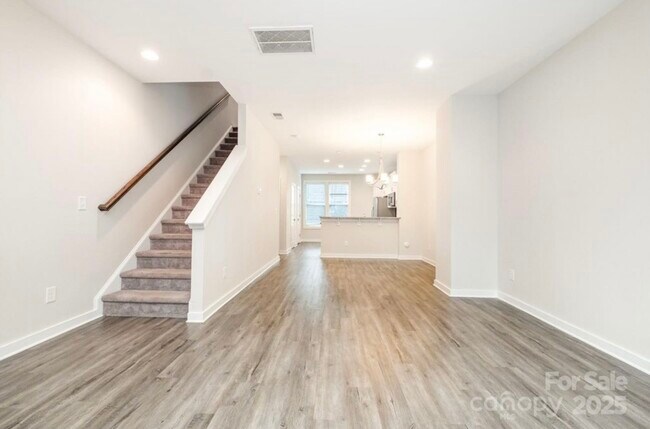Photo - 125 Capital Ave