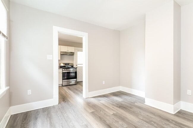 Photo - 856 Broad St