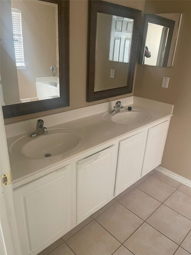 Photo - 5815 Vinemont Ln