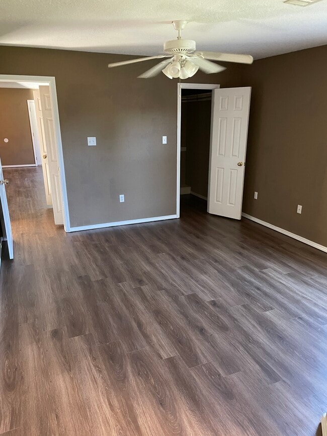 Photo - 5009-5011 S 30th St