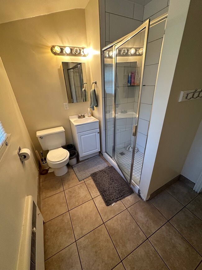 Photo - Frame House Duplex Unidad Upstairs Bedroom 3