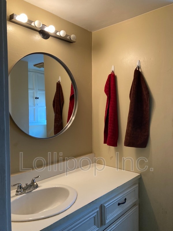 Photo - 4330 Coyle St