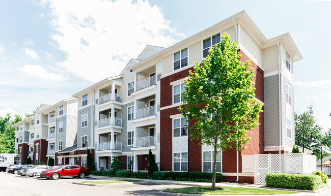 Building Photo - The Carlton at Greenbrier Rental