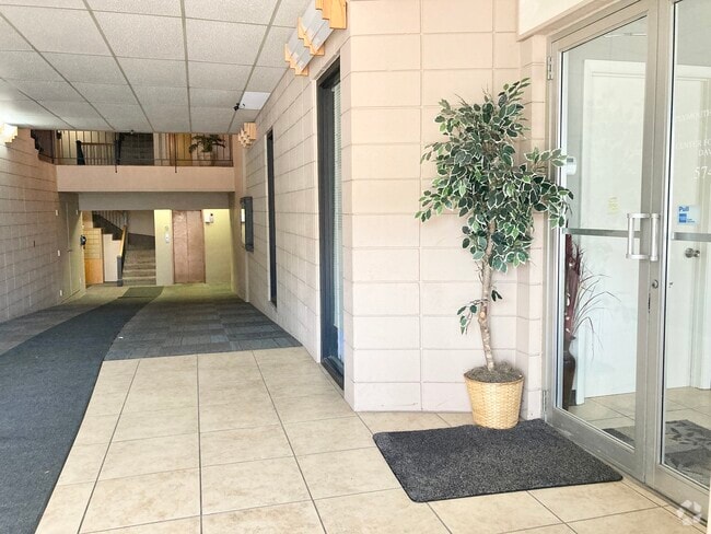 Building Photo - 310 N Michigan St Unit 300 Rental