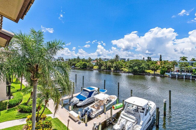 Building Photo - 210 Captains Walk Unit 711