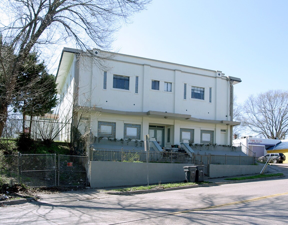 Photo - 1312 W Clarendon Dr Apartments