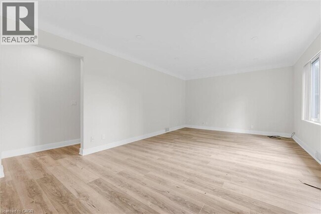 Photo - 18 Bonavem Dr