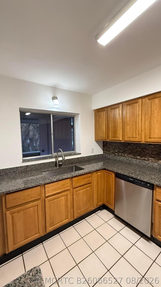 Photo - 231 Bamboo Rd Unit 4