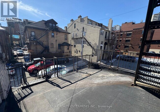 Photo - 156 James St S