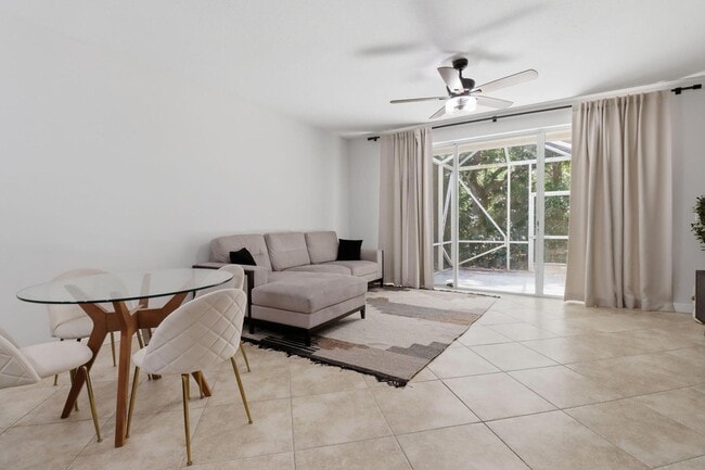 Photo - 9902 Lago Dr